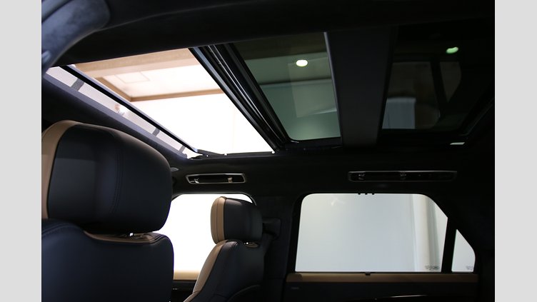 2025 認定中古車 Land Rover Range Rover Sport オストゥーニパールホワイト D300マイルドハイブリッド Autobiography