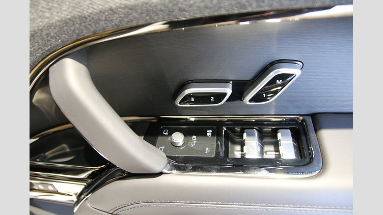 2025 認定中古車 Land Rover Range Rover Sport オストゥーニパールホワイト D300マイルドハイブリッド Autobiography