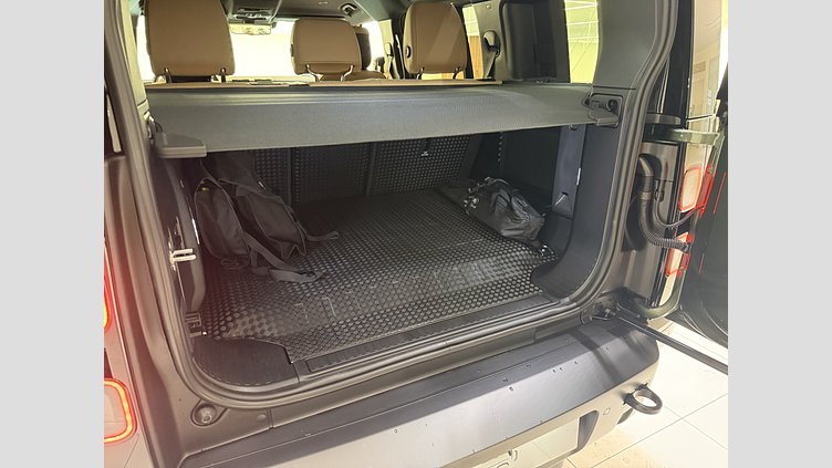 2026 Begagnad Land Rover Defender 110 Woolstone Green Bensin Laddhybrid X-Dynamic HSE