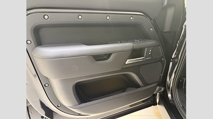 Defender 130 9