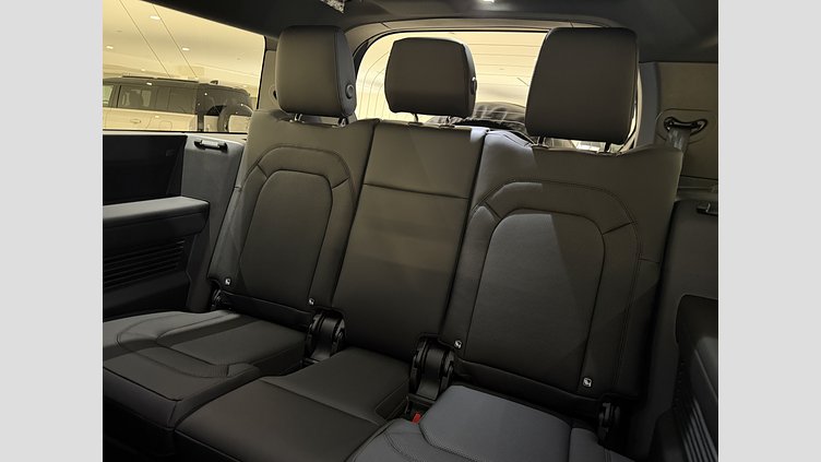 2026 Ny Land Rover Defender 130 Santorini Black D250 Diesel Mild Hybrid X-Dynamic SE