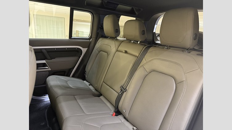 2023 Begagnad Land Rover Defender 110 Yulong White P400e AWD PHEV SE