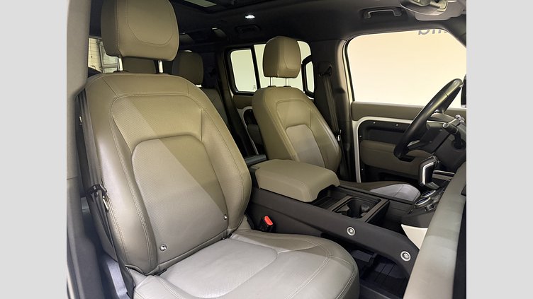 2023 Begagnad Land Rover Defender 110 Yulong White P400e AWD PHEV SE
