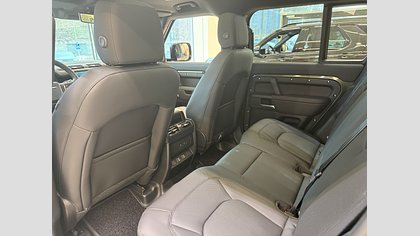 Defender 110 17