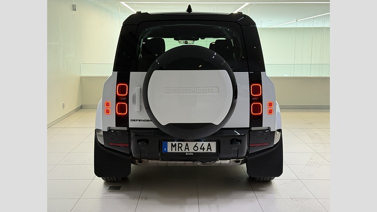 2024 Begagnad Land Rover Defender 110 Fuji White Bensin Laddhybrid X-Dynamic SE