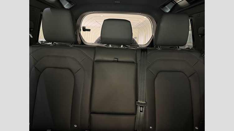 2024 Begagnad Land Rover Defender 110 Fuji White Bensin Laddhybrid X-Dynamic SE
