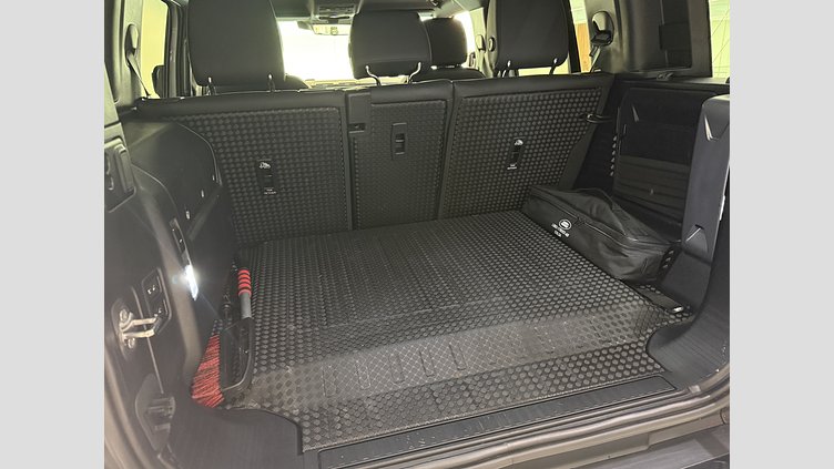 2024 Begagnad Land Rover Defender 110 Fuji White Bensin Laddhybrid X-Dynamic SE