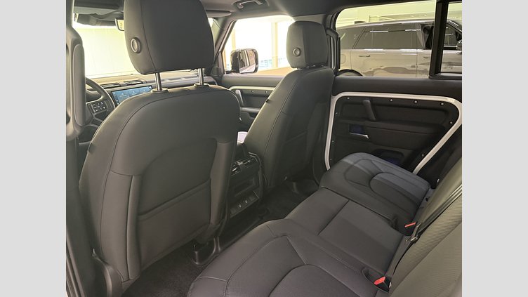 2024 Begagnad Land Rover Defender 110 Fuji White Bensin Laddhybrid X-Dynamic SE