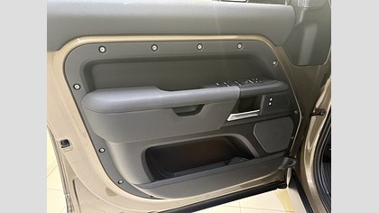 Defender 110 9