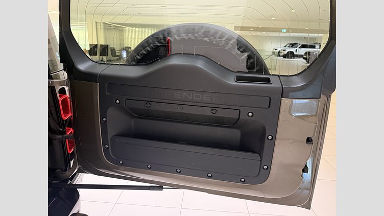2022 Begagnad Land Rover Defender 110 Gondwana Stone P400e AWD PHEV X-DYNAMIC SE