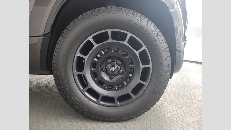 2025 Approved Land Rover Defender OCTA Tourmaline Brown - Gloss finish Automatic Land Rover Defender 110 Octa