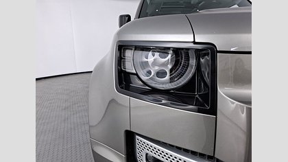 Defender 110 17