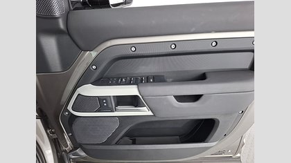 Defender 110 21