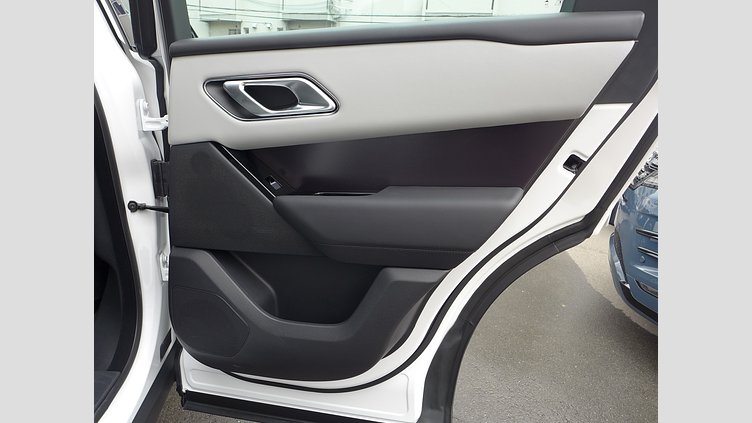 2025 認定中古車 Land Rover Range Rover Velar オストゥーニパールホワイト D200マイルドハイブリッド（ディーゼル） スタンダードホイールベース Dynamic SE