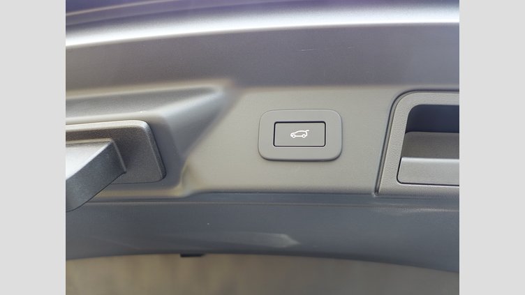 2025 認定中古車 Land Rover Range Rover Velar オストゥーニパールホワイト D200マイルドハイブリッド（ディーゼル） スタンダードホイールベース Dynamic SE