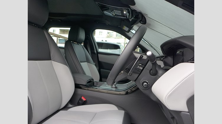 2025 認定中古車 Land Rover Range Rover Velar オストゥーニパールホワイト D200マイルドハイブリッド（ディーゼル） スタンダードホイールベース Dynamic SE