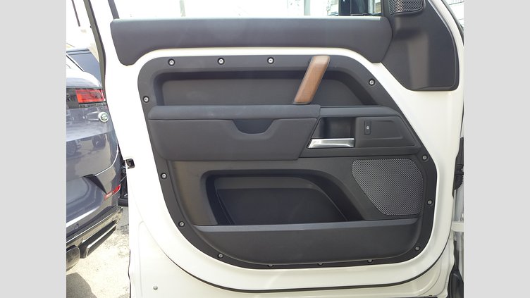 2023 認定中古車 Land Rover Defender 110 フジホワイト D300 AWD（AT） S