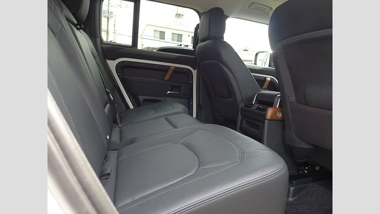 2023 認定中古車 Land Rover Defender 110 フジホワイト D300 AWD（AT） S