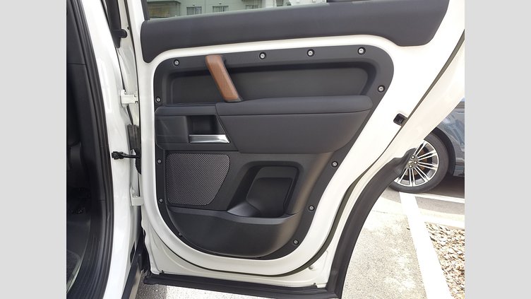 2023 認定中古車 Land Rover Defender 110 フジホワイト D300 AWD（AT） S