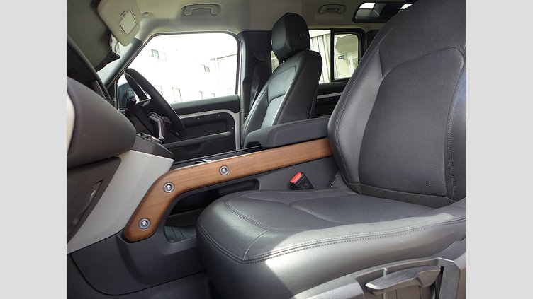 2023 認定中古車 Land Rover Defender 110 フジホワイト D300 AWD（AT） S