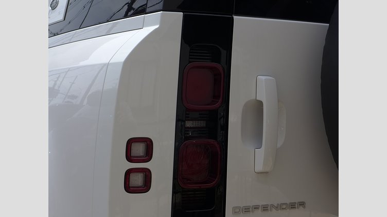 2023 認定中古車 Land Rover Defender 110 フジホワイト D300 AWD（AT） S