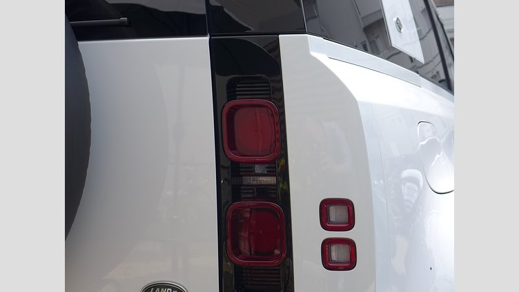 2023 認定中古車 Land Rover Defender 110 フジホワイト D300 AWD（AT） S