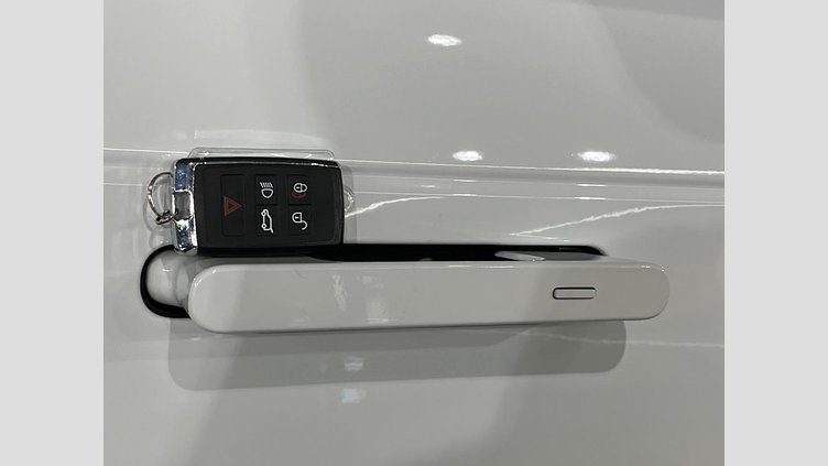 2023 認定中古車 Land Rover Range Rover Sport フジホワイト 3.0リッター6気筒300PSターボチャージドディーゼルMHEV（オートマチック） AUTOBIOGRAPHY
