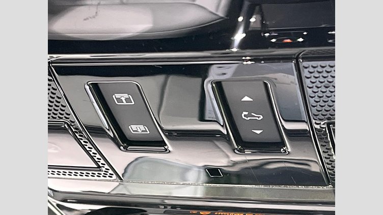 2023 認定中古車 Land Rover Range Rover Sport フジホワイト 3.0リッター6気筒300PSターボチャージドディーゼルMHEV（オートマチック） AUTOBIOGRAPHY
