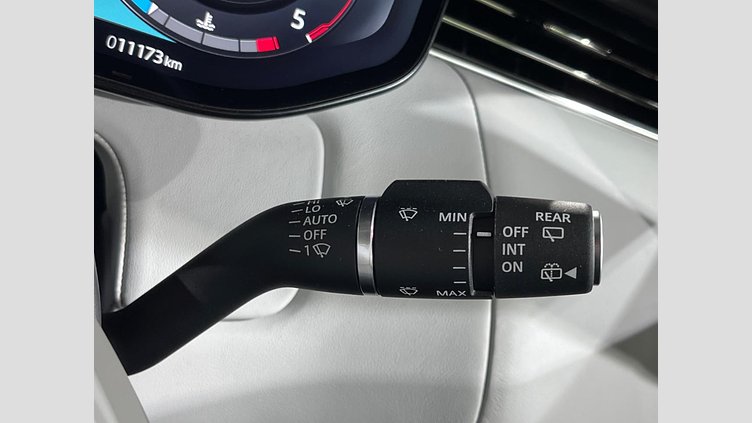 2023 認定中古車 Land Rover Range Rover Sport フジホワイト 3.0リッター6気筒300PSターボチャージドディーゼルMHEV（オートマチック） AUTOBIOGRAPHY