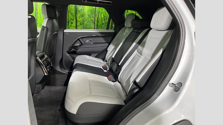 2023 認定中古車 Land Rover Range Rover Sport フジホワイト 3.0リッター6気筒300PSターボチャージドディーゼルMHEV（オートマチック） AUTOBIOGRAPHY