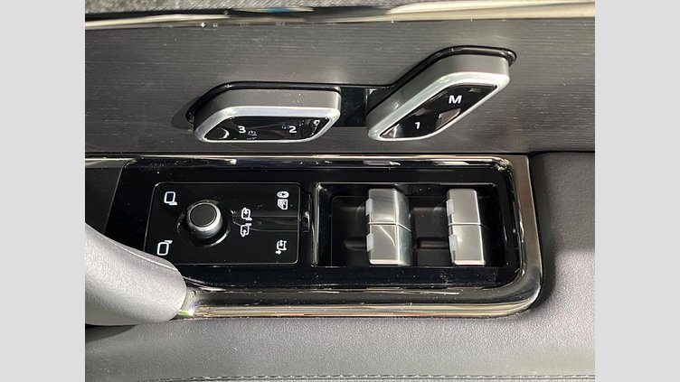 2023 認定中古車 Land Rover Range Rover Sport フジホワイト 3.0リッター6気筒300PSターボチャージドディーゼルMHEV（オートマチック） AUTOBIOGRAPHY