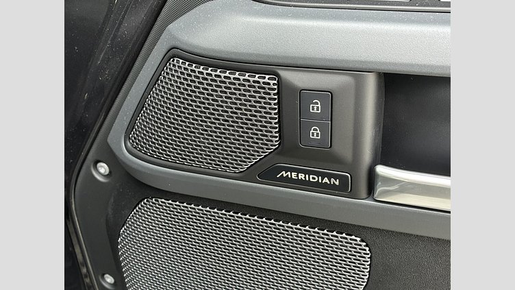 2024 認定中古車 Land Rover Defender 110 カルパチアングレイ D300 AWD（AT） X-DYNAMIC HSE