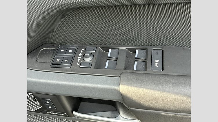 2024 認定中古車 Land Rover Defender 110 カルパチアングレイ D300 AWD（AT） X-DYNAMIC HSE