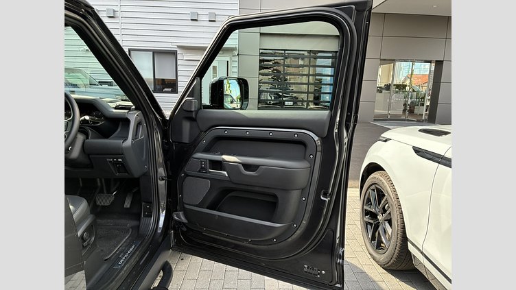 2024 認定中古車 Land Rover Defender 110 カルパチアングレイ D300 AWD（AT） X-DYNAMIC HSE