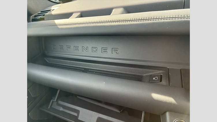 2024 認定中古車 Land Rover Defender 110 カルパチアングレイ D300 AWD（AT） X-DYNAMIC HSE