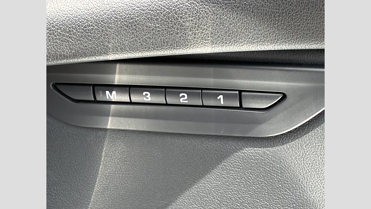 2019 認定中古車 Jaguar XE カルデラレッド D180 RWD AUTOMATIC 4 door Saloon S