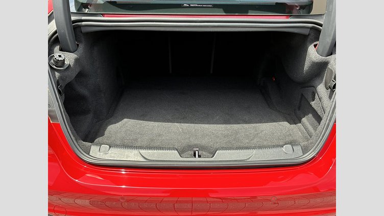 2019 認定中古車 Jaguar XE カルデラレッド D180 RWD AUTOMATIC 4 door Saloon S