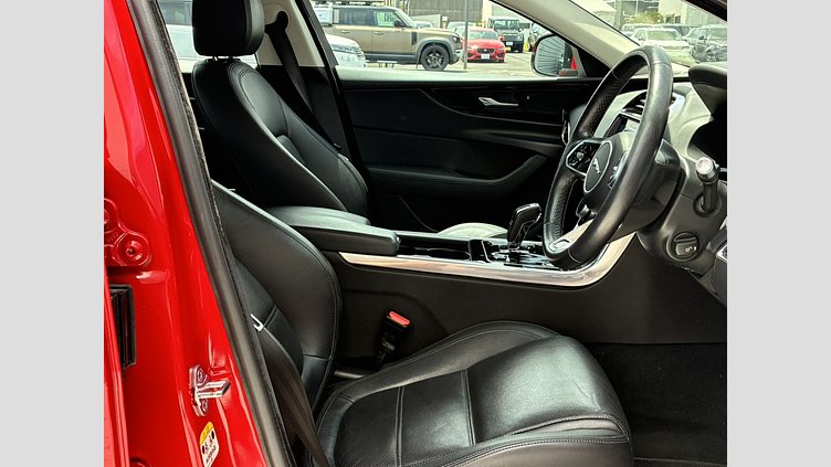2019 認定中古車 Jaguar XE カルデラレッド D180 RWD AUTOMATIC 4 door Saloon S