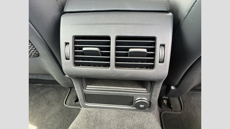 2019 認定中古車 Jaguar XE カルデラレッド D180 RWD AUTOMATIC 4 door Saloon S