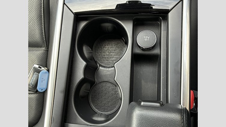 2019 認定中古車 Jaguar XE カルデラレッド D180 RWD AUTOMATIC 4 door Saloon S