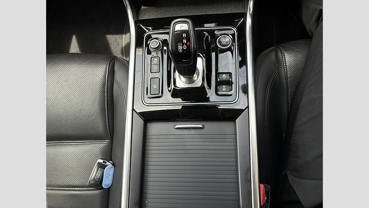 2019 認定中古車 Jaguar XE カルデラレッド D180 RWD AUTOMATIC 4 door Saloon S