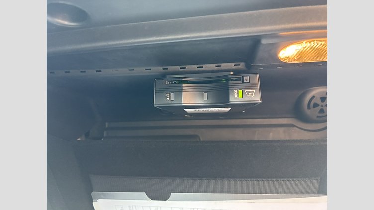2019 認定中古車 Jaguar XE カルデラレッド D180 RWD AUTOMATIC 4 door Saloon S