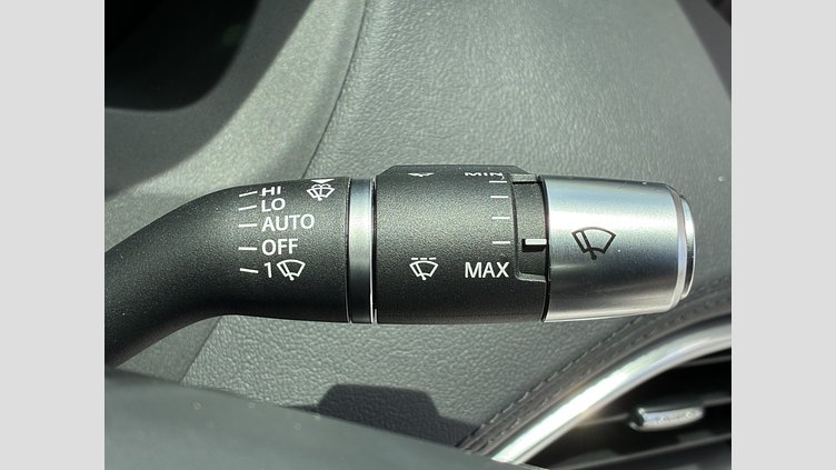 2019 認定中古車 Jaguar XE カルデラレッド D180 RWD AUTOMATIC 4 door Saloon S