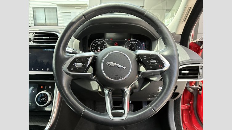 2019 認定中古車 Jaguar XE カルデラレッド D180 RWD AUTOMATIC 4 door Saloon S