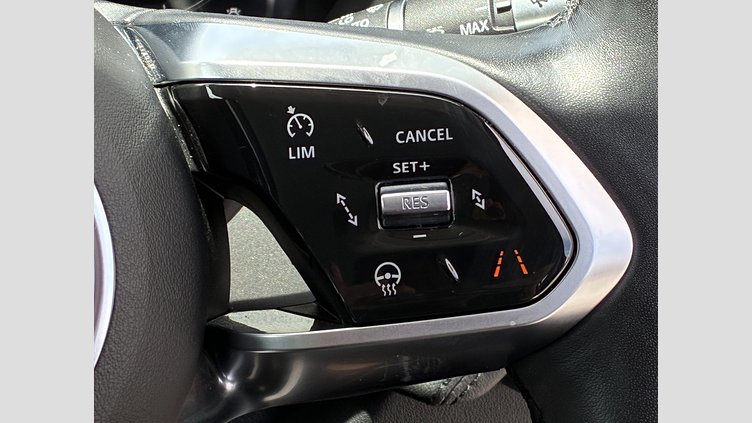 2019 認定中古車 Jaguar XE カルデラレッド D180 RWD AUTOMATIC 4 door Saloon S