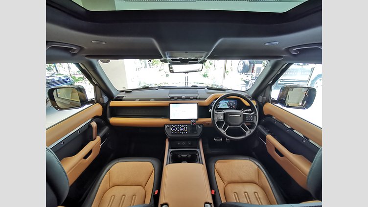 2021 認定中古車 Land Rover Defender 110 サントリーニブラック D300 AWD（AT） X