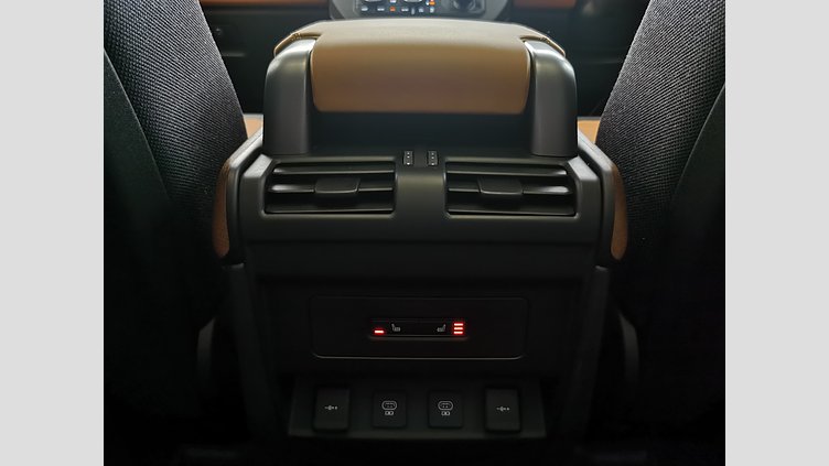 2021 認定中古車 Land Rover Defender 110 サントリーニブラック D300 AWD（AT） X