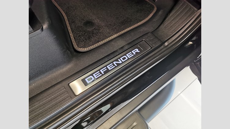 2021 認定中古車 Land Rover Defender 110 サントリーニブラック D300 AWD（AT） X