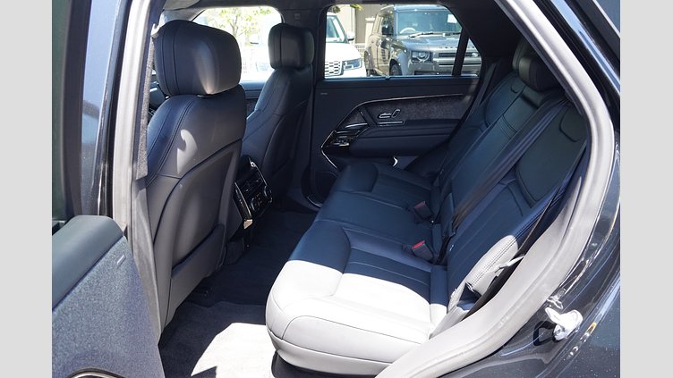2023 認定中古車 Land Rover Range Rover Sport サントリーニブラック 3.0リッター6気筒400PSターボチャージドガソリンMHEV（オートマチック） FIRST EDITION