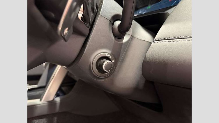 2024 認定中古車 Land Rover Discovery Sport シリコンシルバー プラグインハイブリッド（ガソリン） 標準ホイール Dynamic HSE